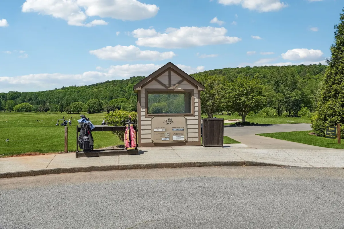 Where Can Visitors Play Pickleball Near Dahlonega?